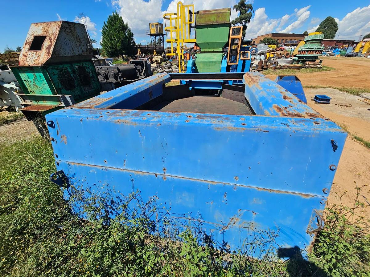 Used VIBRATING PAN FEEDER ON SKITS (USED)