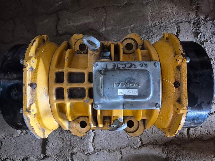 Used SOMAI 2.85KW 3-PHASE VIBRATING MOTOR