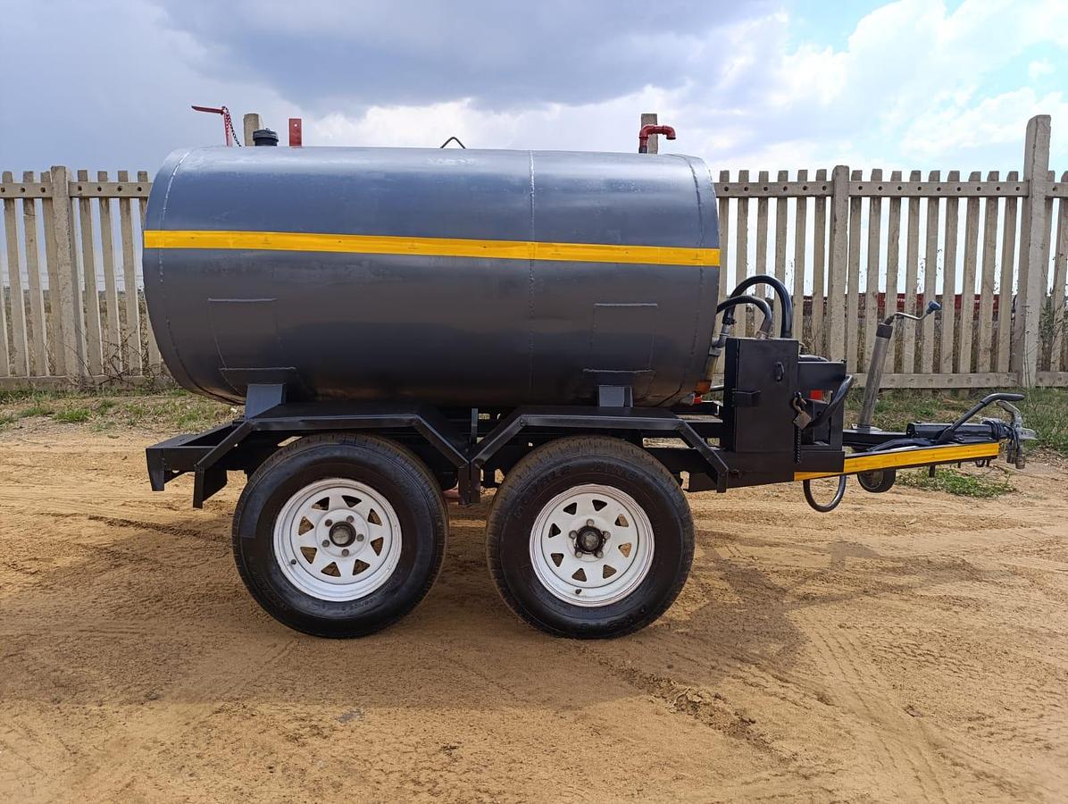 Used HEAVY DUTY 2500 LITRE DIESEL BOWSER TRAILER WITH PUMP & METER- USED CONDITION