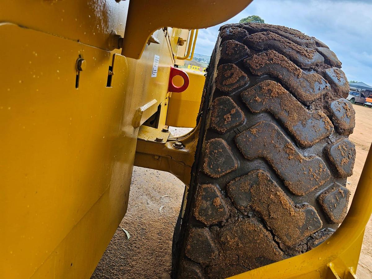 Used BELL L1204E FRONT END LOADER (USED)