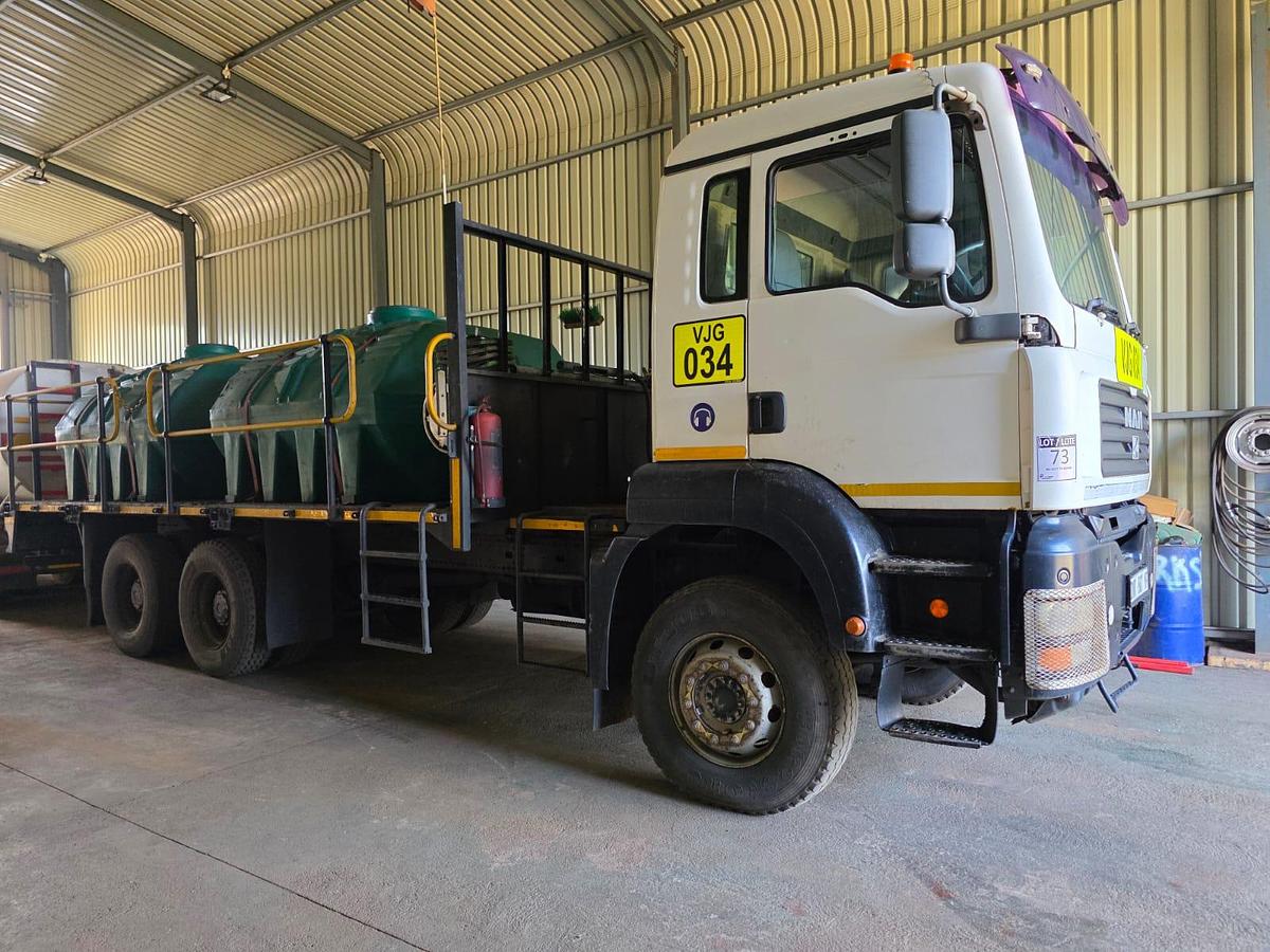 Used MAN 33-400BB 6X4 TRUCK WITH TWO (2) 2500 LITRE WATER TANKS & PUMPS - WITH NATIS