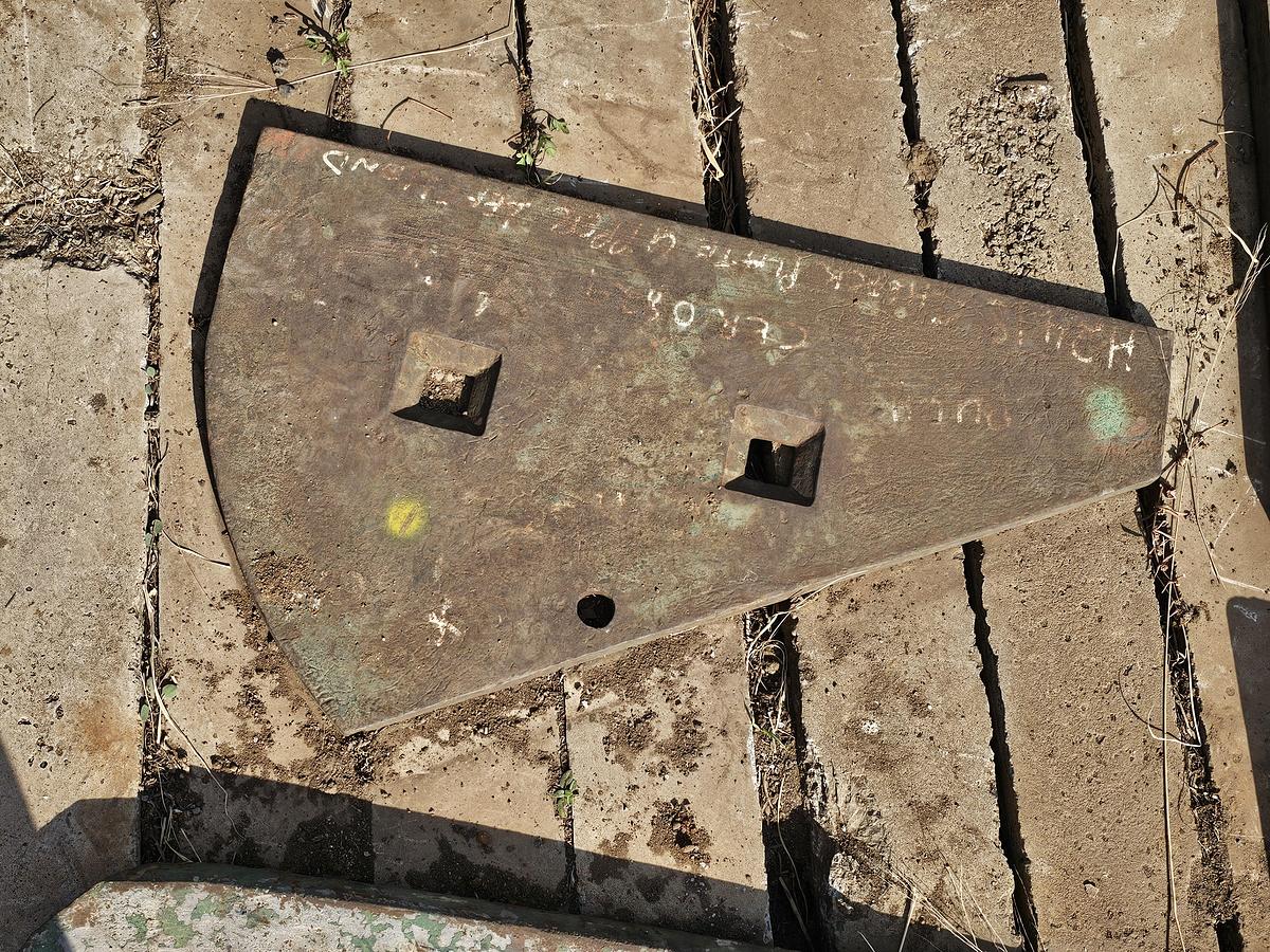 Used CRUSHER PLATES