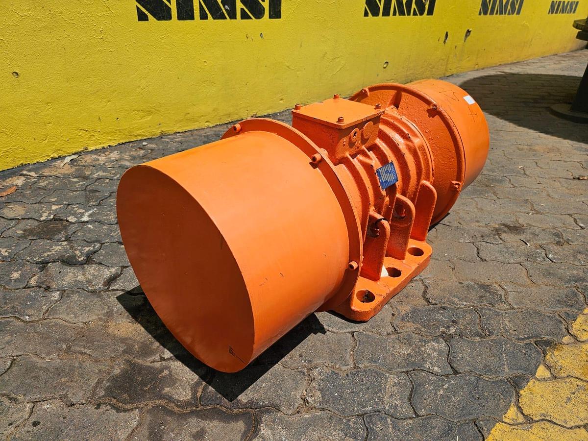 Used 5.5KW VIBRATING MOTOR (USED)