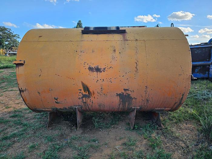 Used 4500 LITRE TANK ON STAND