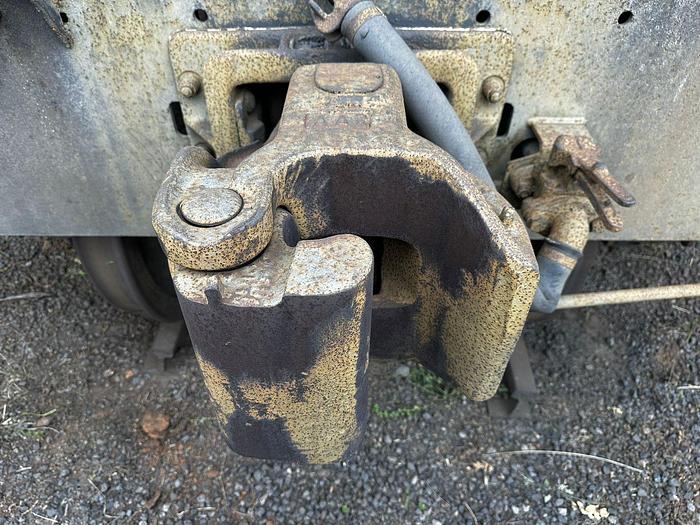 Used RDS BOTTOM SIDE DISCHARGE HOPPER