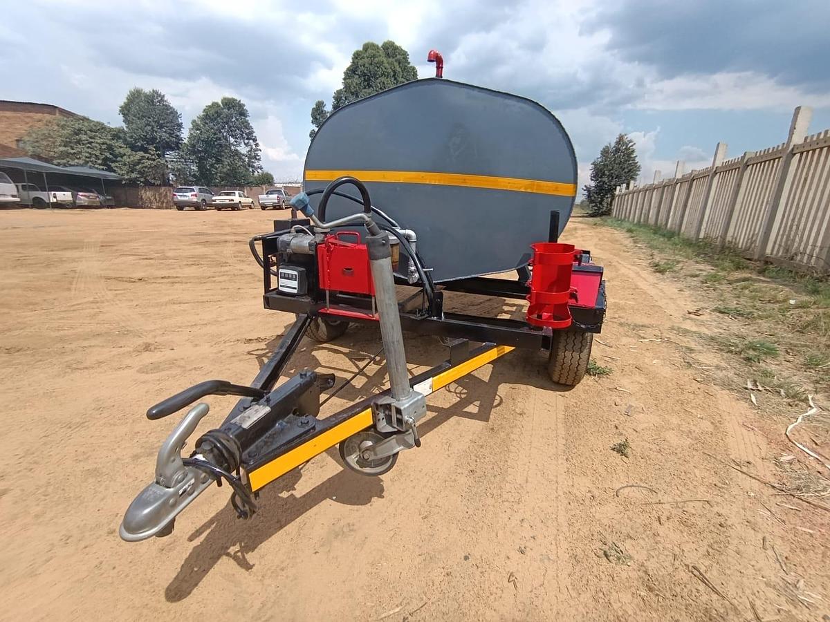 Used HEAVY DUTY 2500 LITRE DIESEL BOWSER TRAILER WITH PUMP & METER- USED CONDITION