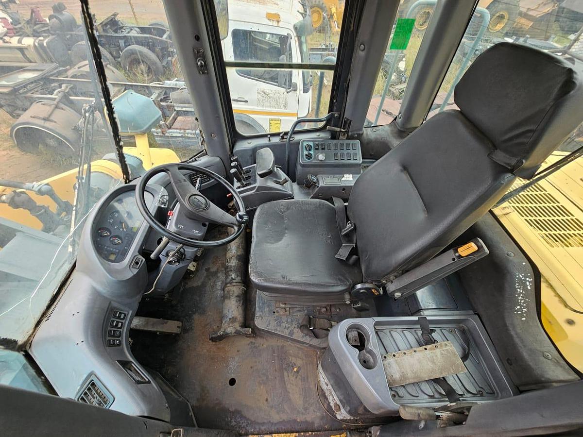 Used KOMATSU WA470-B FRONT END LOADER - INOPERABLE