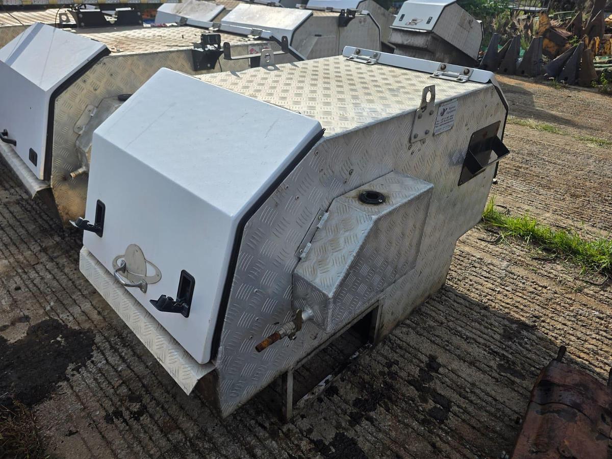 Used SMALL ALUMINUM BAKKIE TOOLBOX 1720MMX770MMX1M (USED)