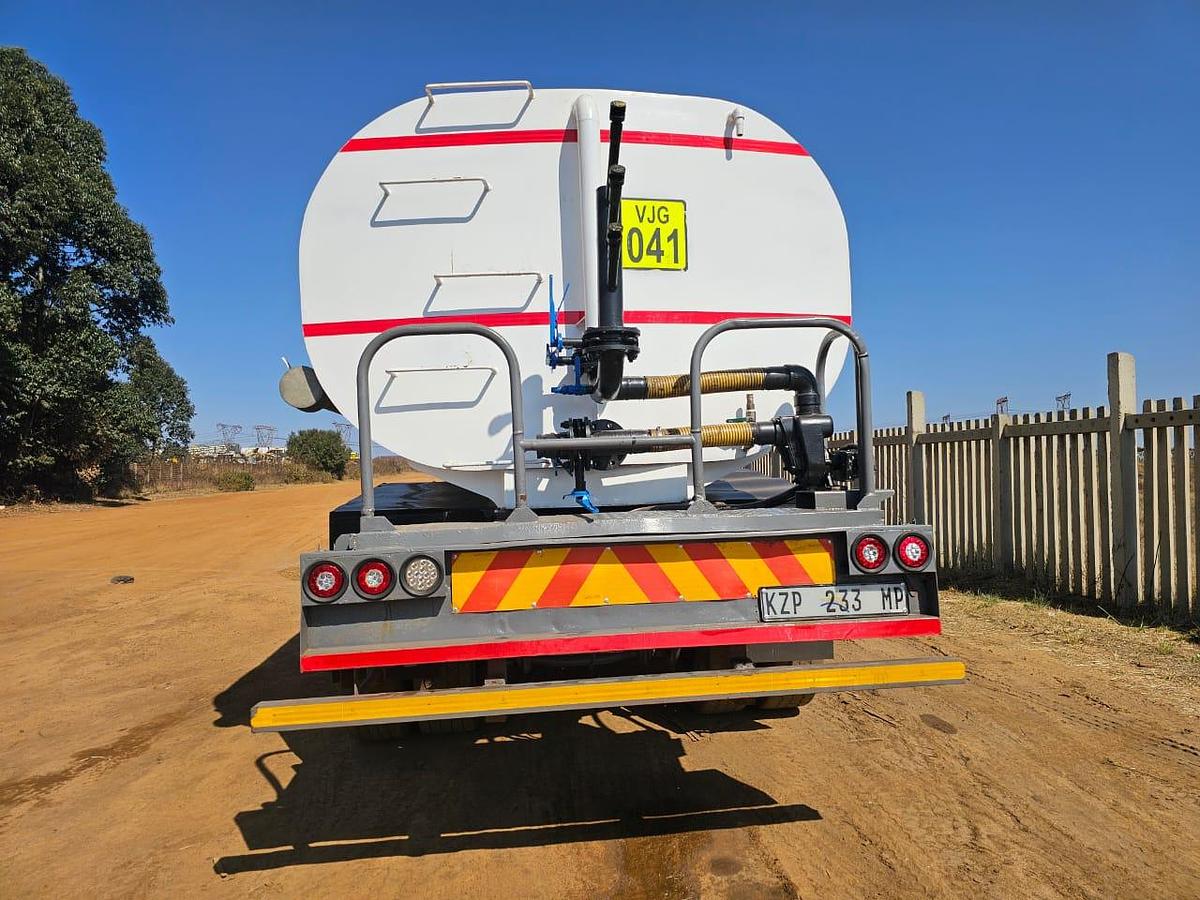 Used 18 000 LITRE WATER TRUCK