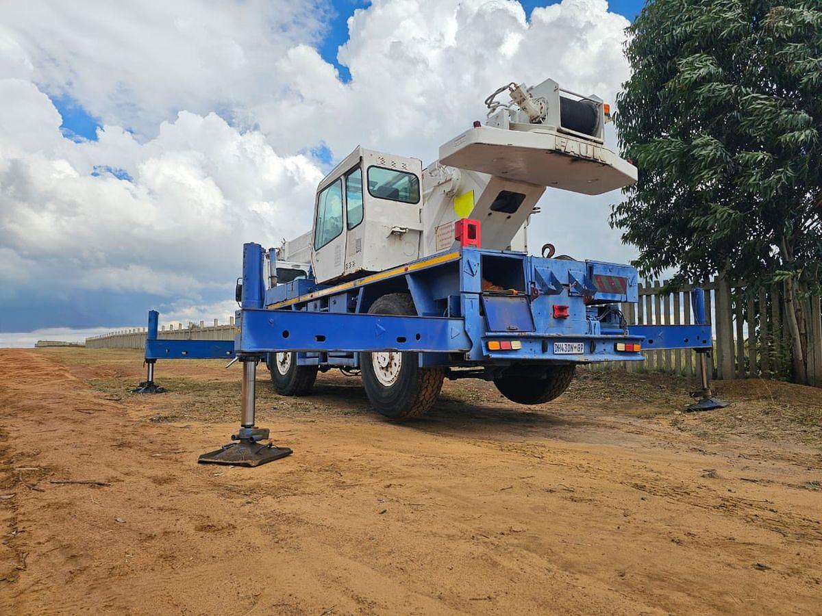 Used 30 TONNES CAPACITY FUAN CRANE - OPERATIONAL