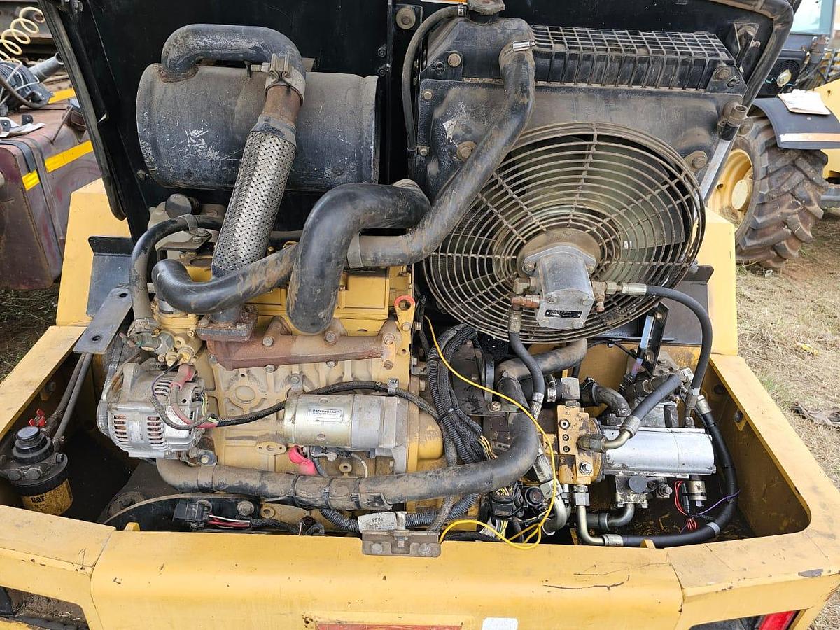 Used CATERPILLAR 902 WHEEL LOADER