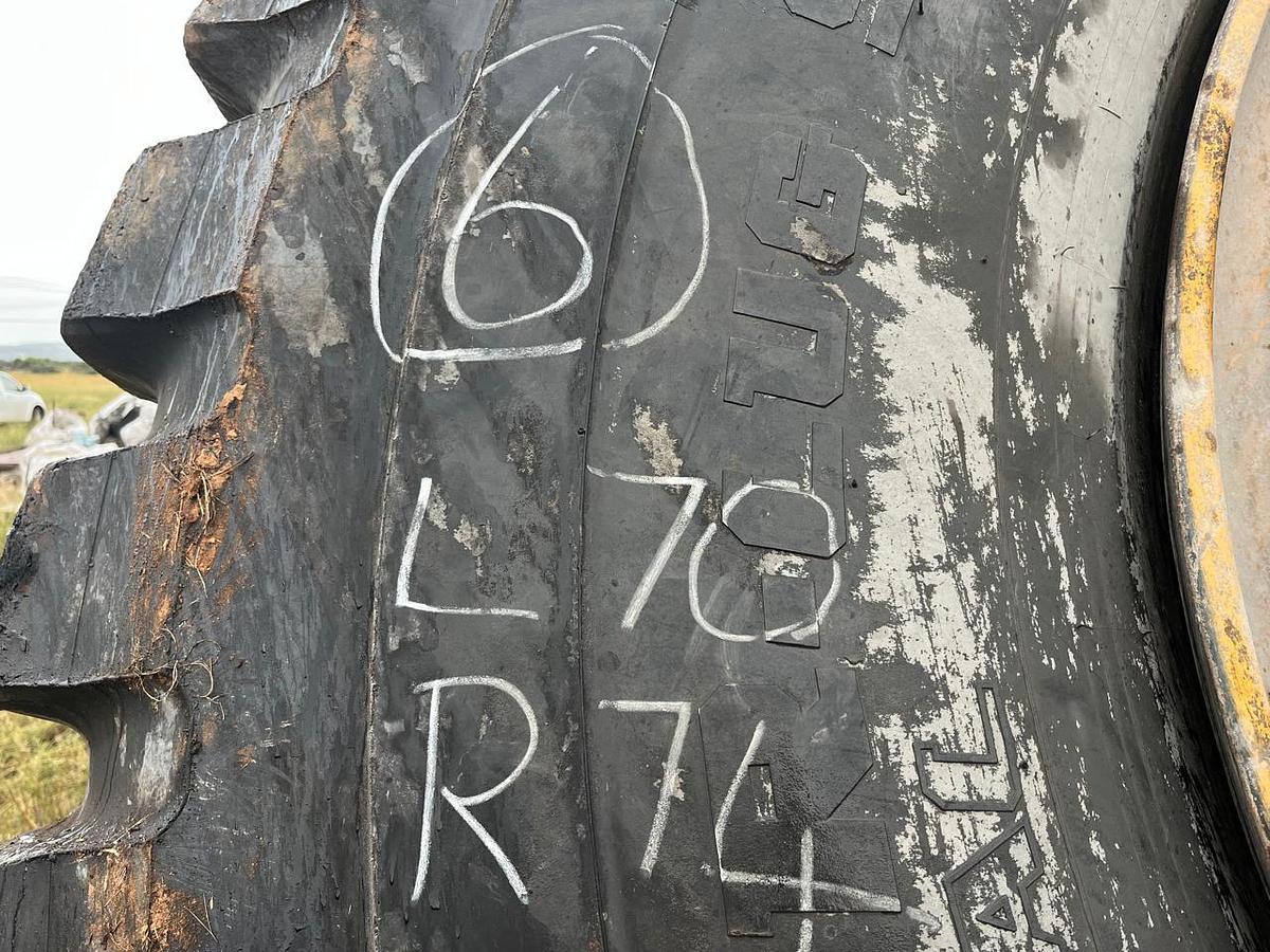 Used MIXED BRIDGESTONE EARTHMOVING TYRES - USED CONDITION