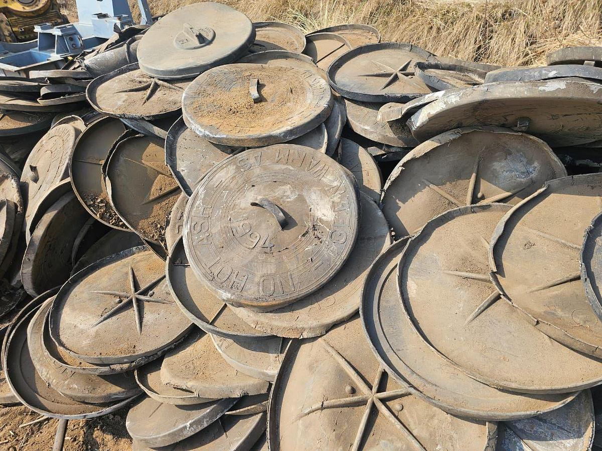 Used RUBBER DUSTBIN LIDS - USED CONDITION