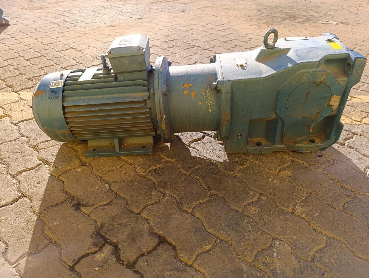 Used POWERPACK GERBOX WITH ELECTRIC MOTOR 7.5KW