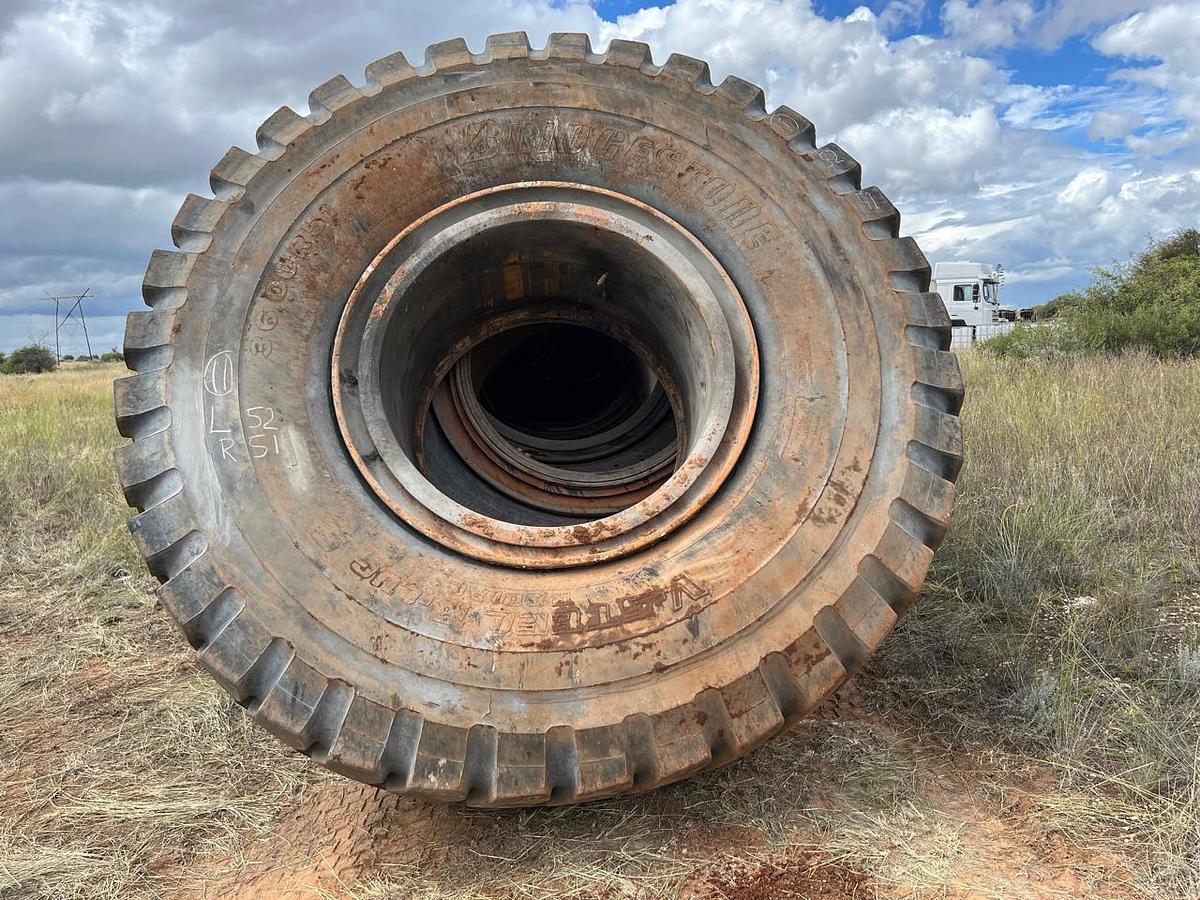 Used MIXED BRIDGESTONE EARTHMOVING TYRES - USED CONDITION
