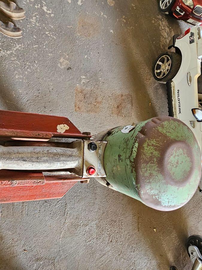 Used INDUSTRIAL HYDRAULIC MOBILE GURDER PUNCH MAX 10MM THICKHNESS PLATE