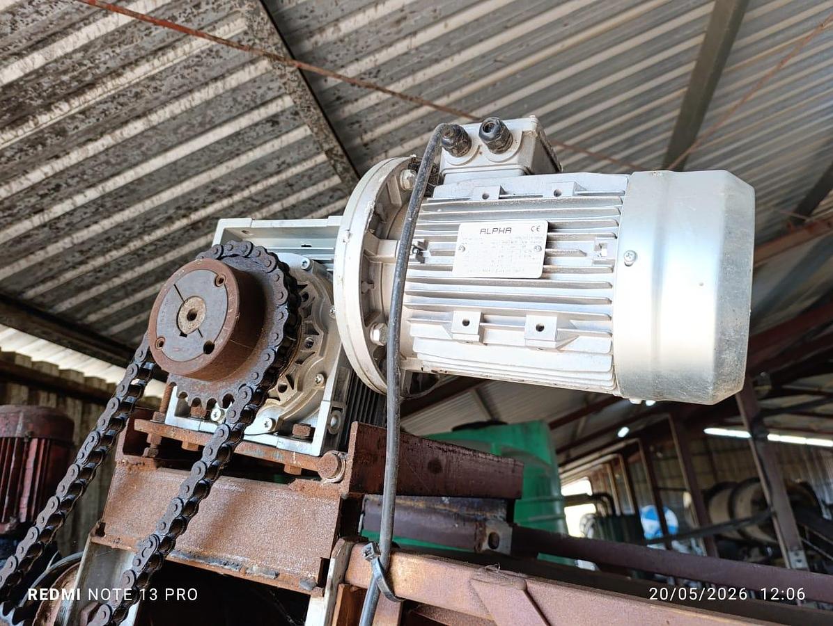 Used 5500L MIXING TANK, AGITATOR WITH 8 METER CONEYOR STRUCTURE
