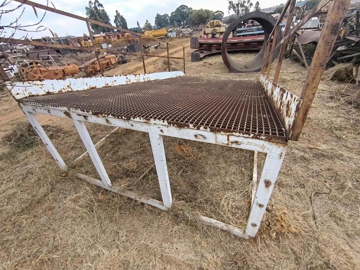 Used LOADING RAMP (6,2 M X 3 M X 2,5 M) - USED CONDITION