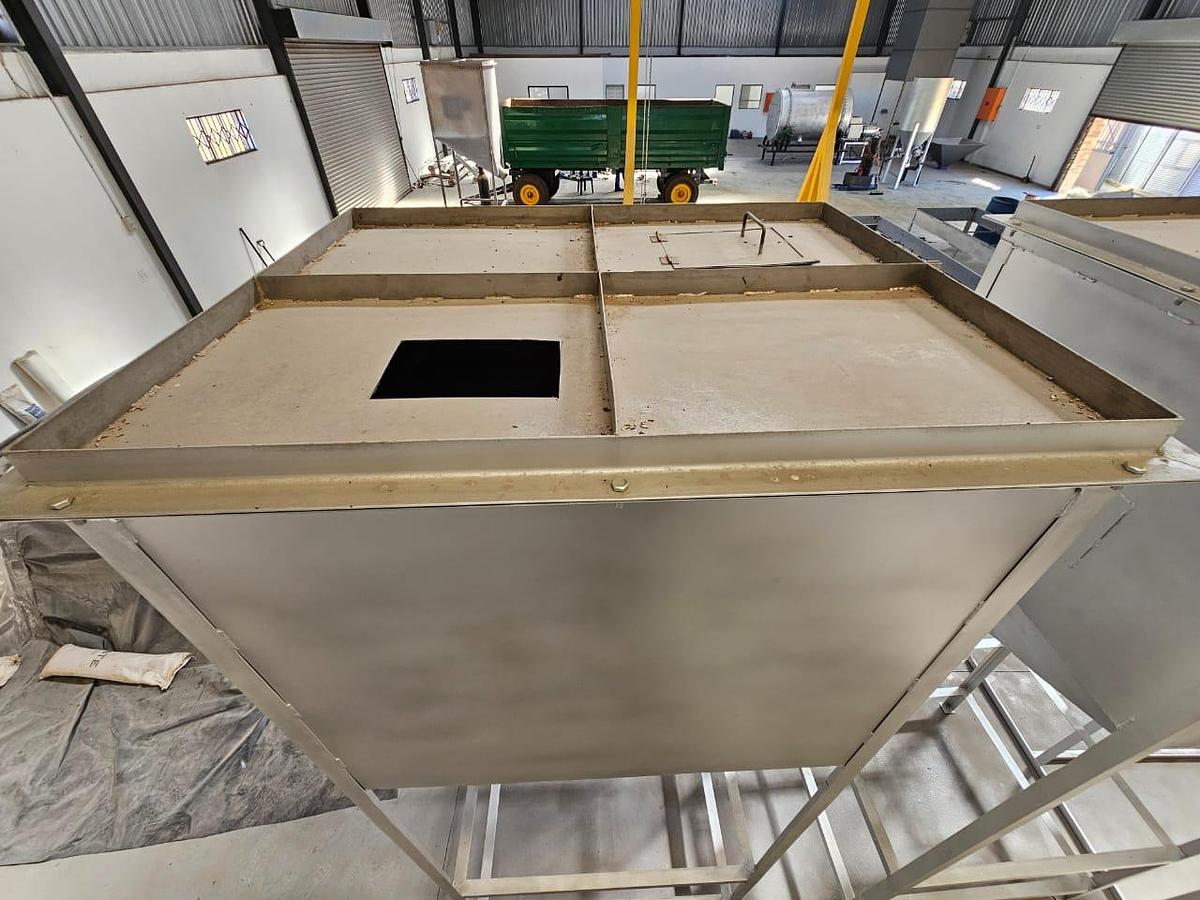Used SS304 STAINLESS STEEL CLOSED-TOP GRAIN STORAGE BINS