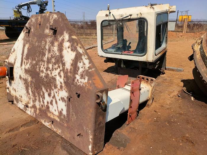 Used KOMATSU 475A DOZER WITH ENGINE, RIPPER AND BLADE (PARTIALLY STRIPPED