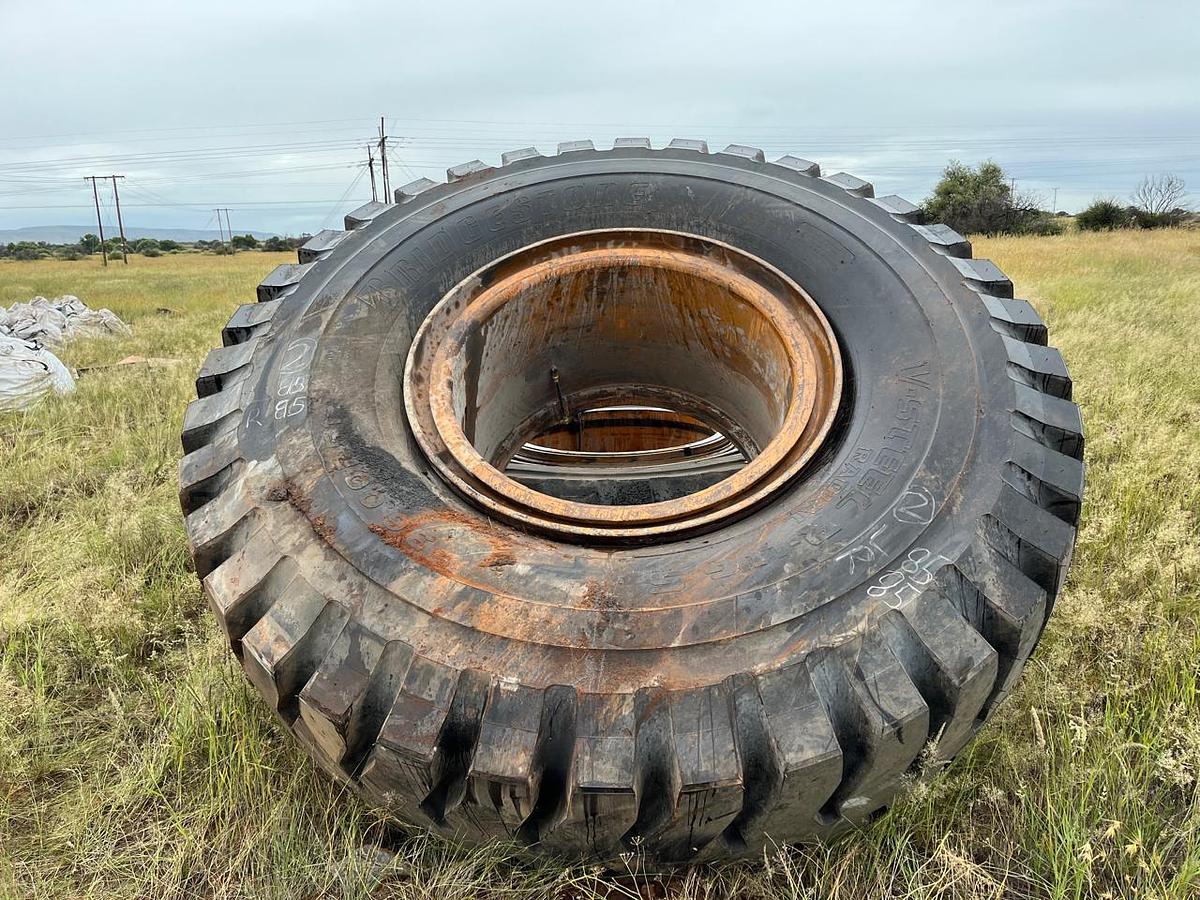 Used MIXED BRIDGESTONE EARTHMOVING TYRES - USED CONDITION