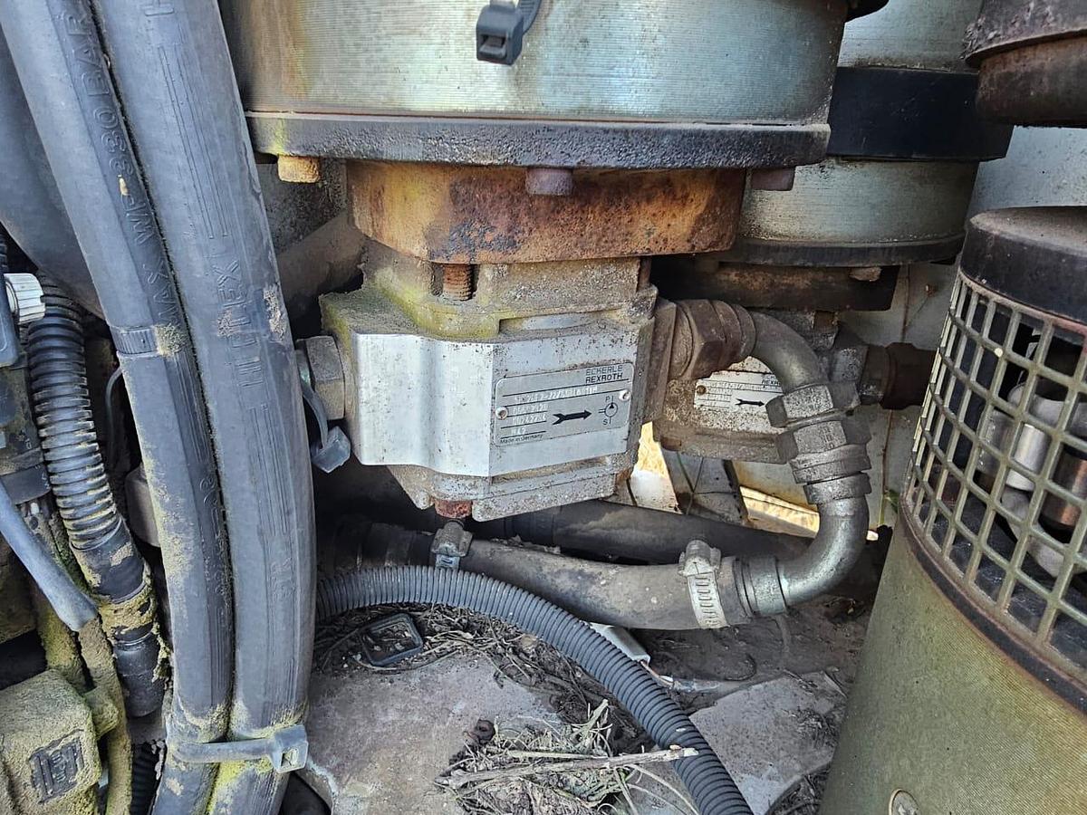 Used FORKLIFT