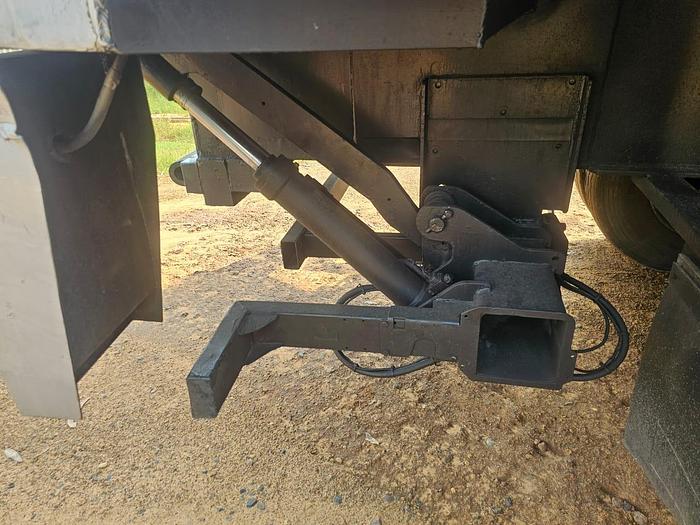 Used HENRED FRUEHAUF DOUBLE AXLE INSOLATED BODY TRAILER WITH RAVIOLI TAIL LIFT