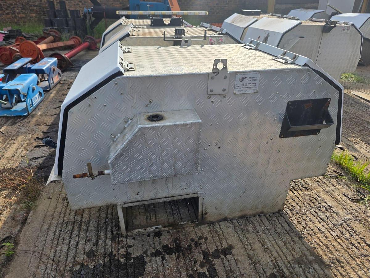 Used SMALL ALUMINUM BAKKIE TOOLBOX 1720MMX770MMX1M (USED)