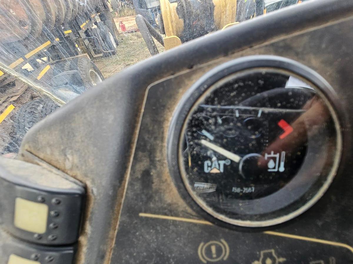 Used CATERPILLAR 902 WHEEL LOADER