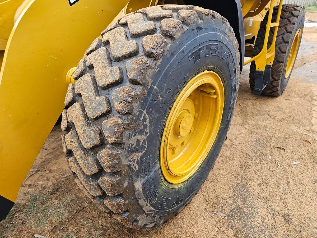 Used BELL L1204E FRONT END LOADER (USED)