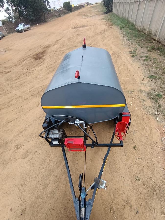 Used HEAVY DUTY 2500 LITRE DIESEL BOWSER TRAILER WITH PUMP & METER- USED CONDITION