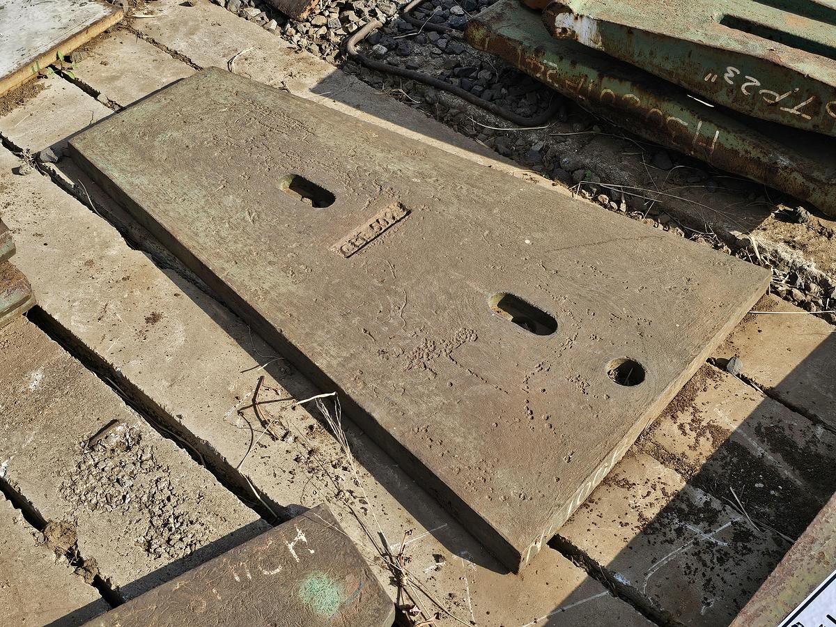 Used CRUSHER PLATES