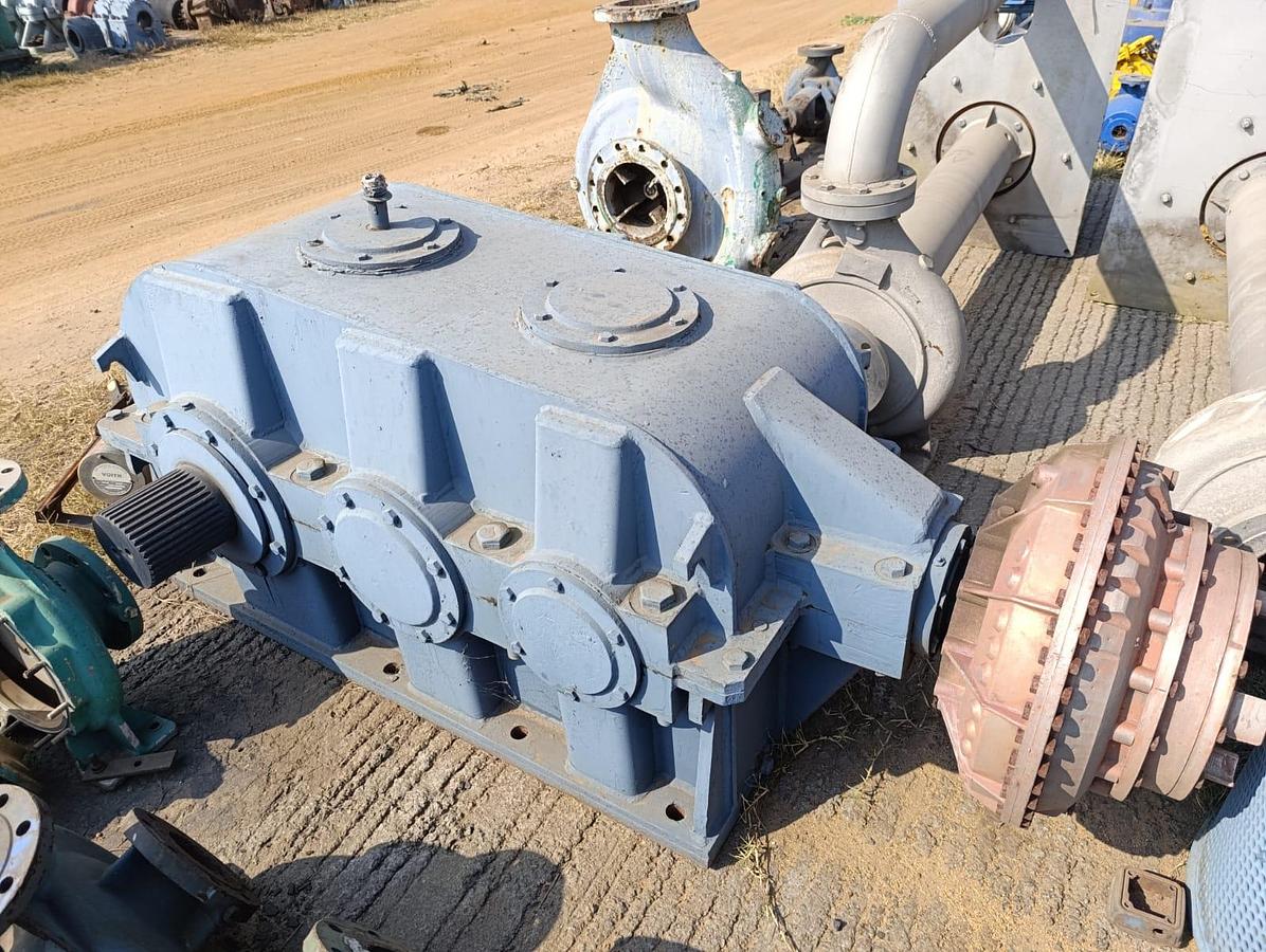 Used GEARBOX WITH COUPLING