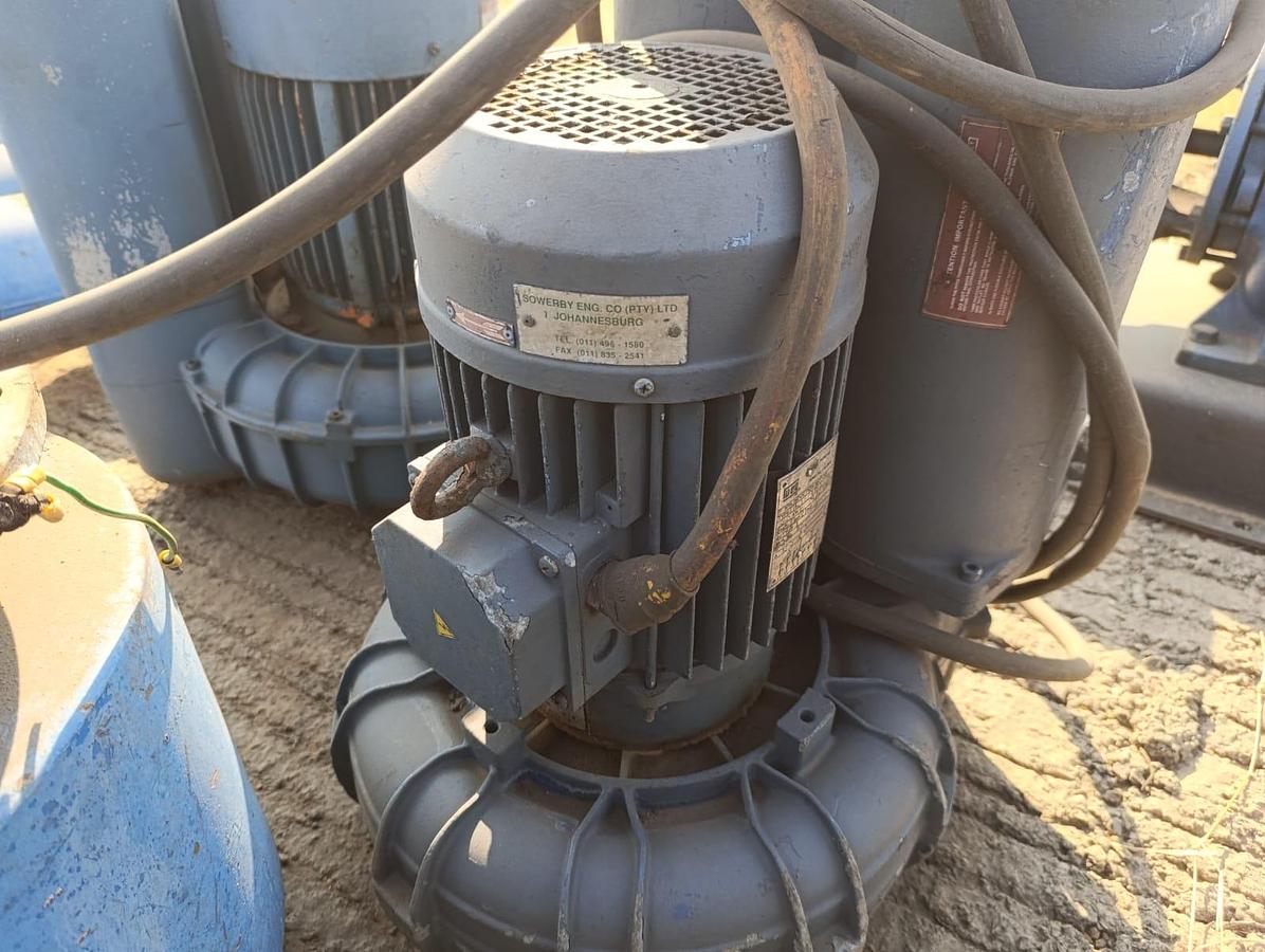 Used SUBMERSIBLE PUMP WITH 5.5KW  ELECTRIC MOTOR