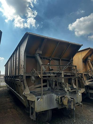 Used RDS BOTTOM SIDE DISCHARGE HOPPER