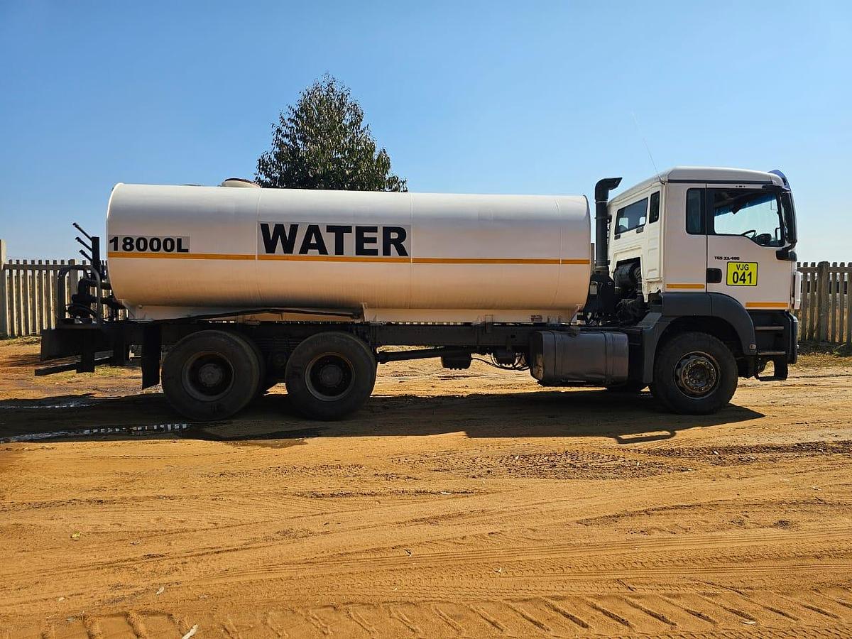 Used 18 000 LITRE WATER TRUCK