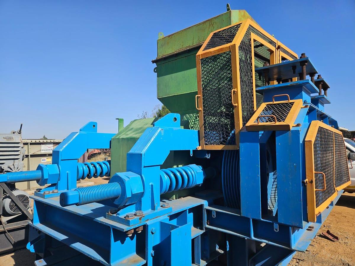 Used ADJUSTABLE DOUBLE DRUM CRUSHER WITH FEEDBIN (USED)