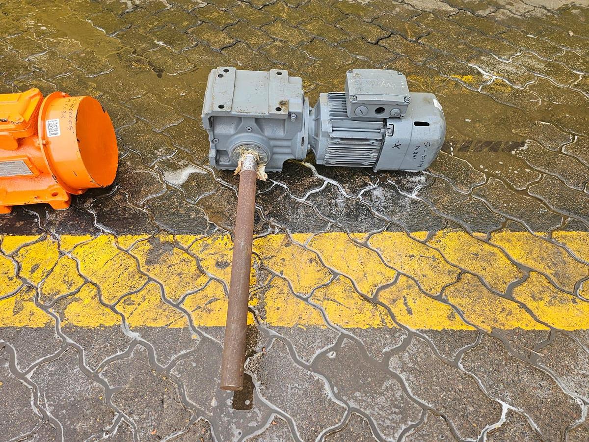 Used 1.5KW MOTORIZED GEARBOX (USED)