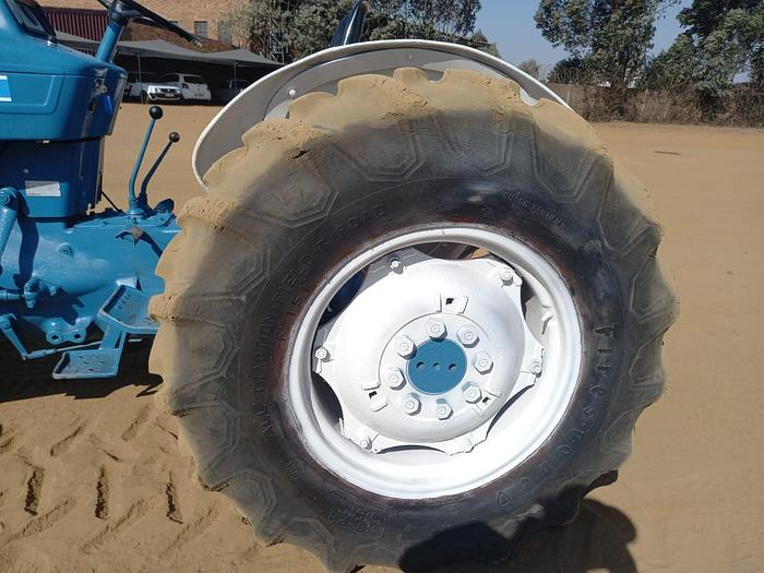 Used FORD 2610 TRACTOR (RUNNER)