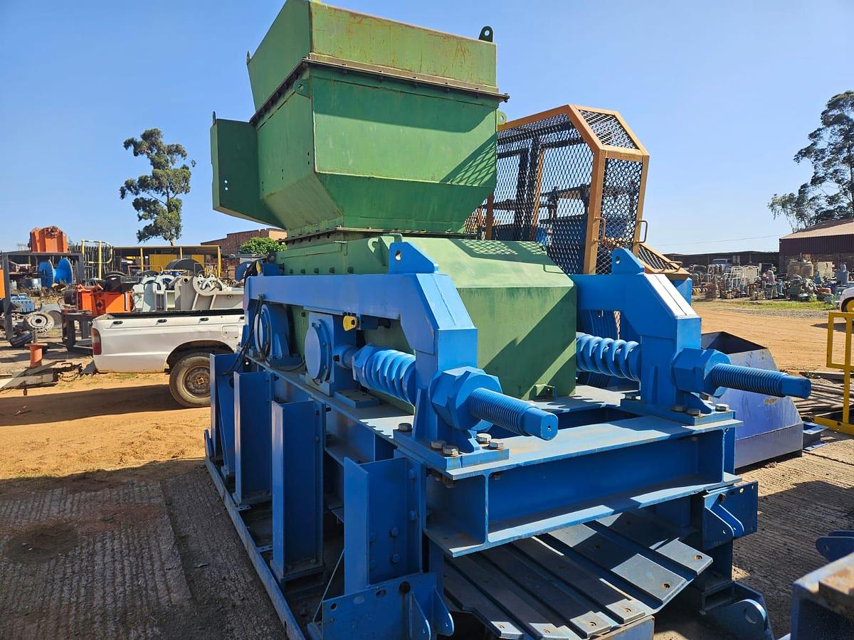 Used ADJUSTABLE DOUBLE DRUM CRUSHER WITH FEEDBIN (USED)