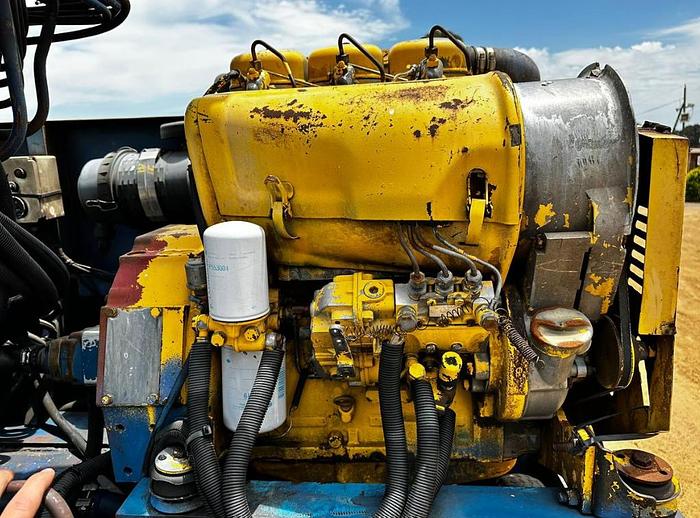 Used 1 X TRI-AXLE FLAT DECK TRAILER WITH KENNIS 3.2 TON DIESEL POWERED BRICK CRANE & GRAB (TRUCK NOT INCLUDED)