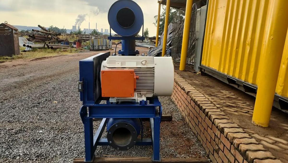 Used UNIVERSAL SAL BLOWER
