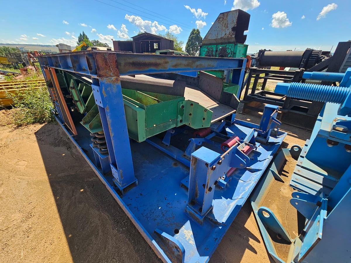 Used VIBRATING PAN FEEDER ON SKITS (USED)