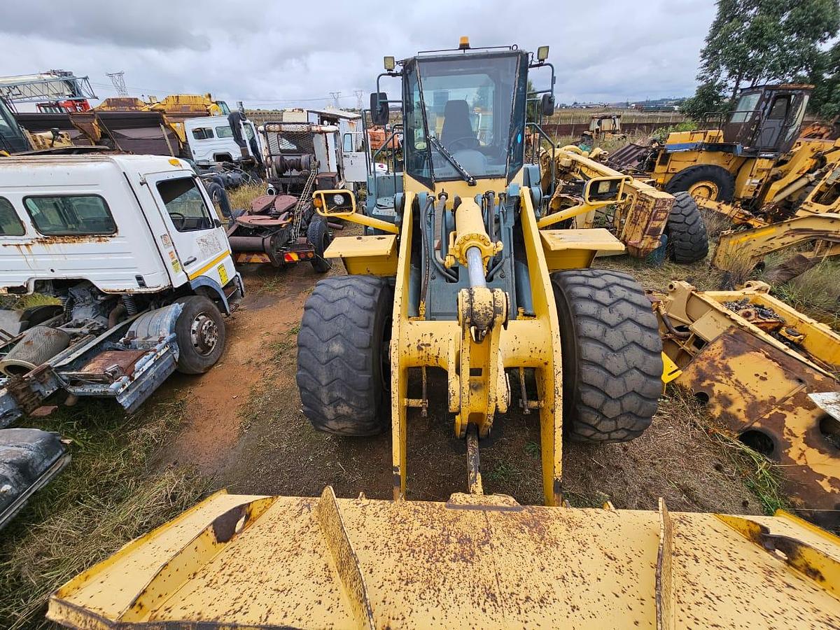 Used KOMATSU WA470-B FRONT END LOADER - INOPERABLE