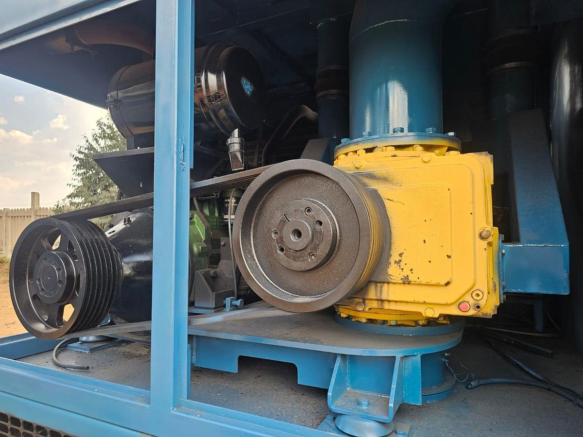 Used KAESER OMEGA MOBILE VACUUM UNIT - OPERATIONAL