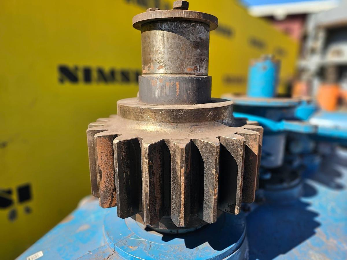 Used LOW SPEED HIGH TORQUE INDUSTRIAL HEAVY DUTY GEARBOX (USED)