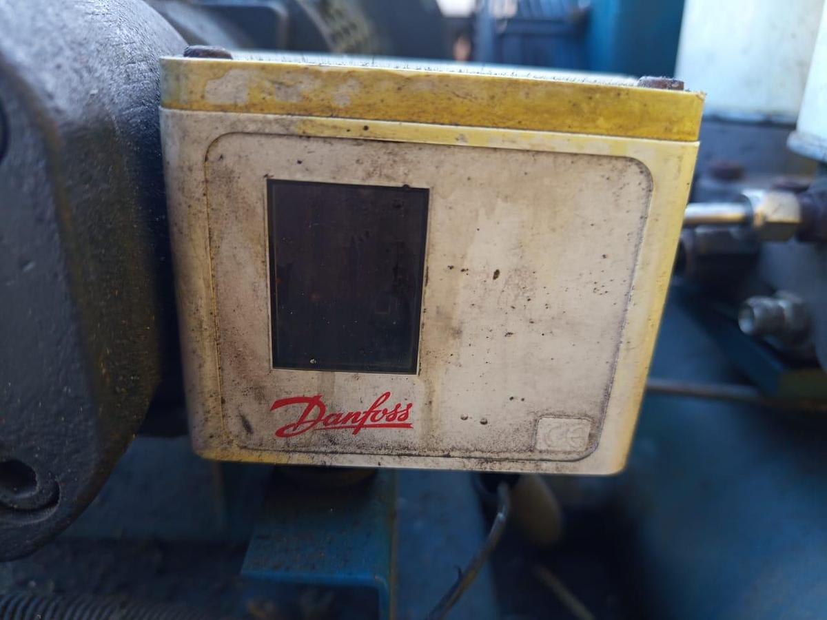 Used BOUWA COMPRESSOR 525V