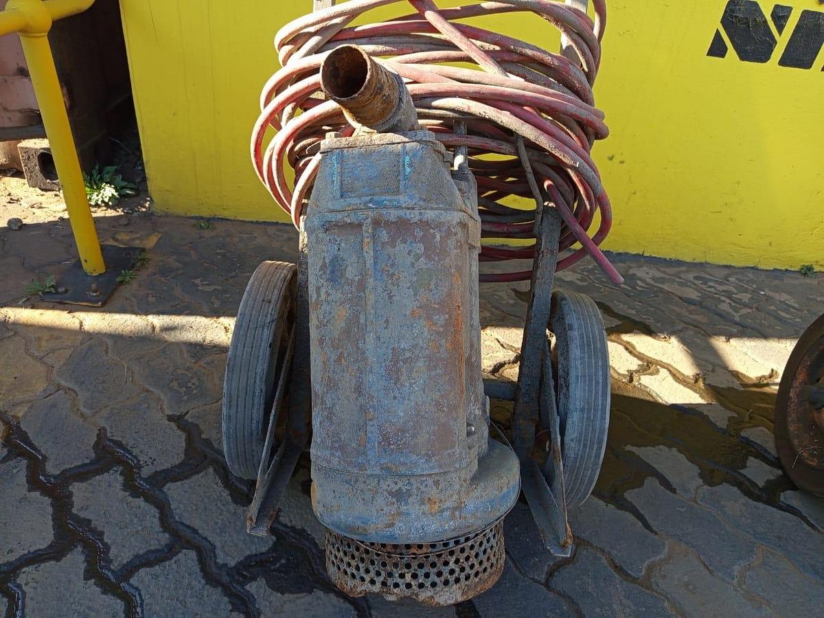 Used SUBMERSIBLE PUMP (NO PLATE)
