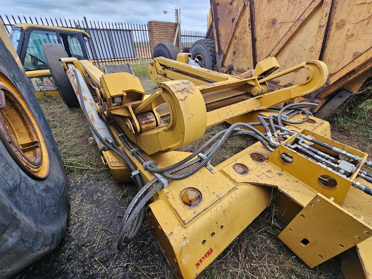 Used BIN HOOK TRAILER WITH LIFT CYCLINDERS