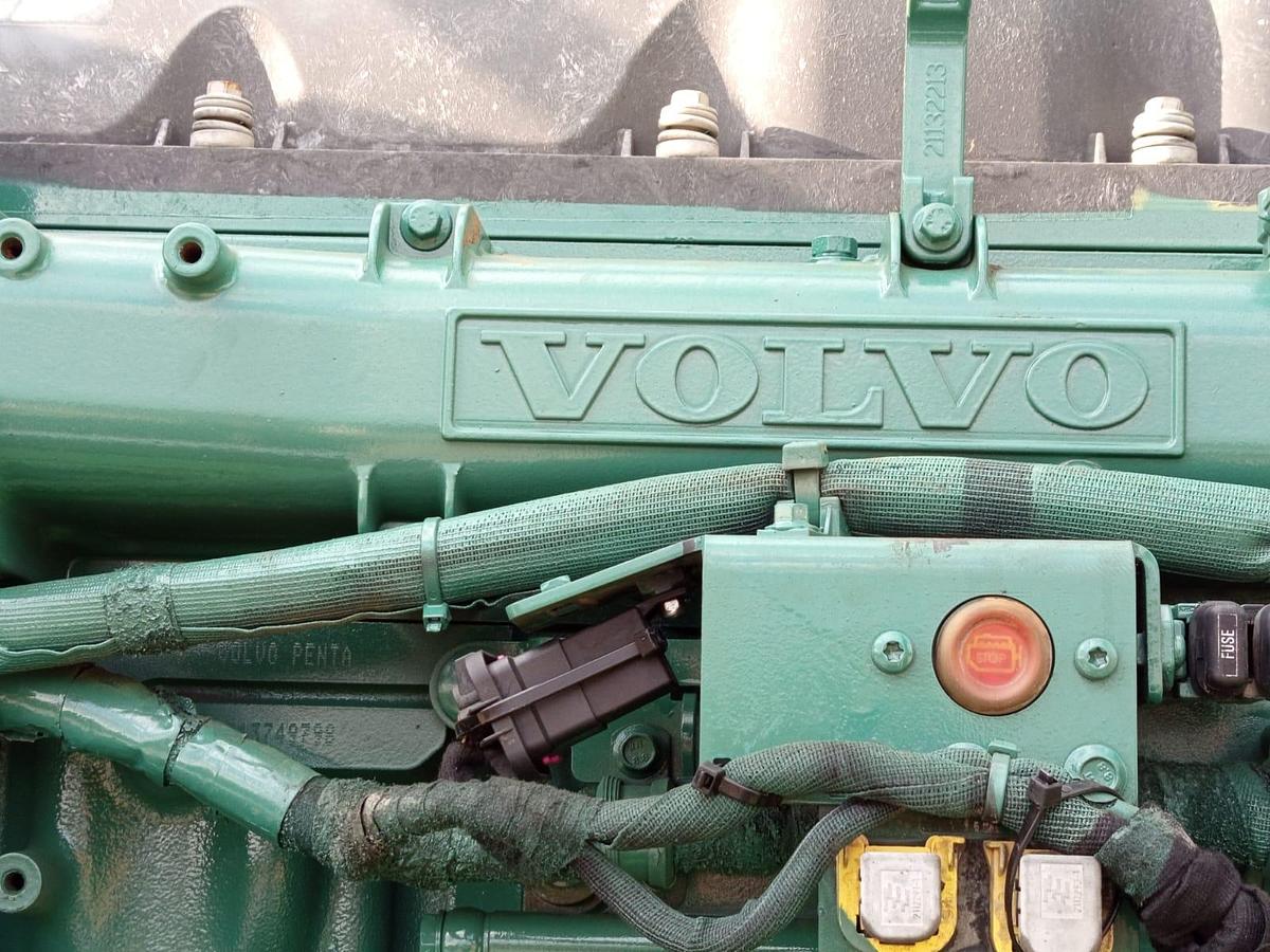 Used WATER PUMP ON A TRAILER WITH VOLVO ENGINE (BATTERIES NOT INCLUDED)